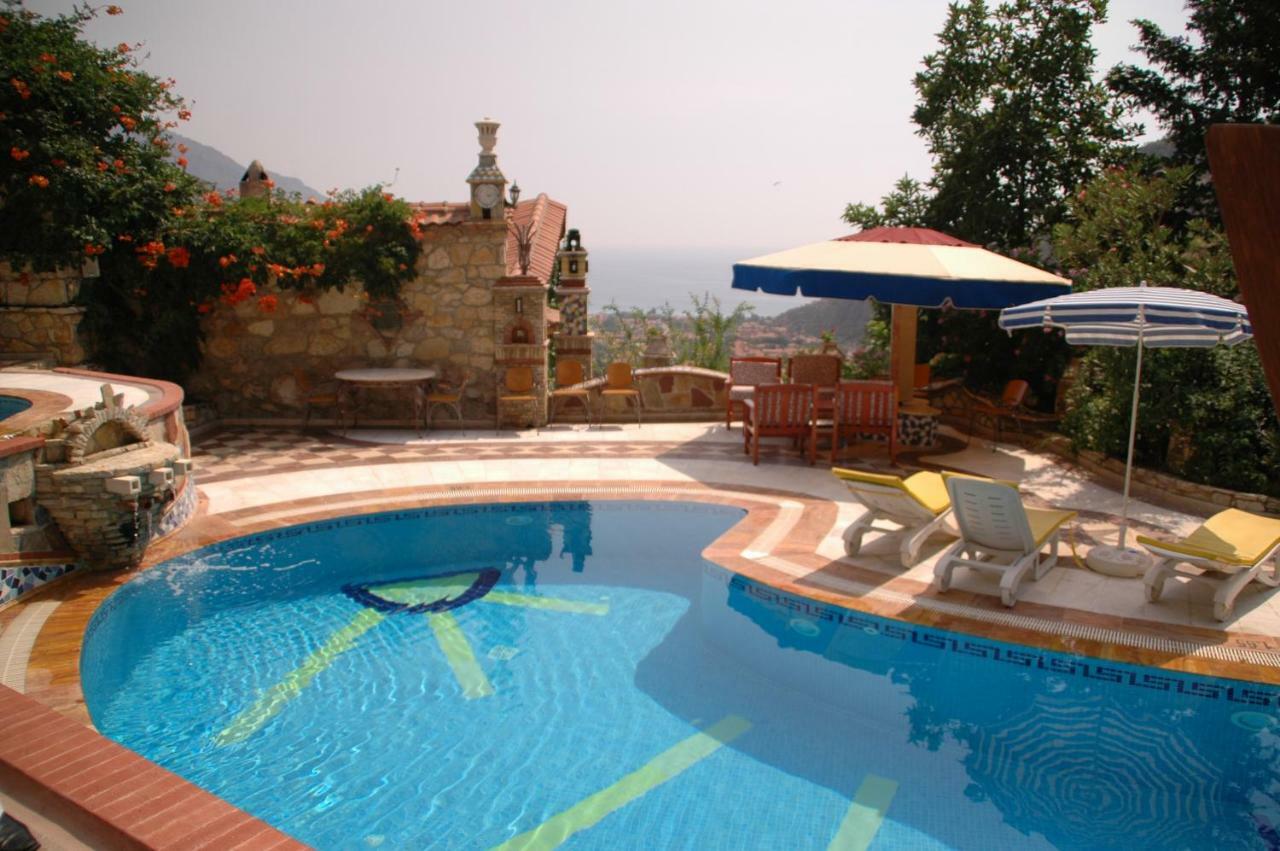 Symbola 4*