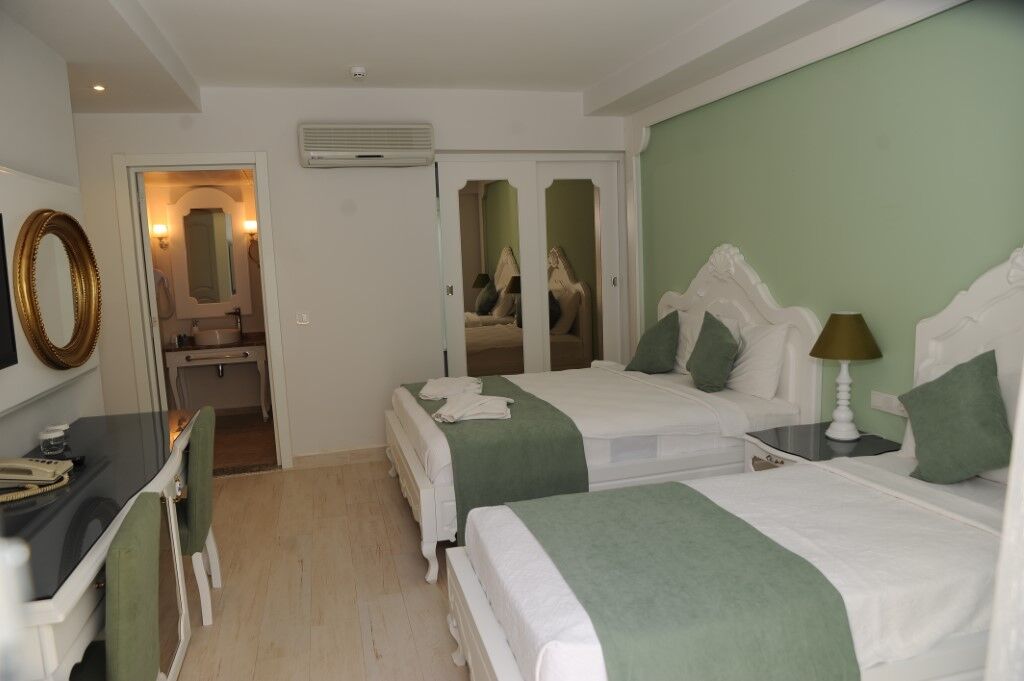 Montebello Deluxe Otel