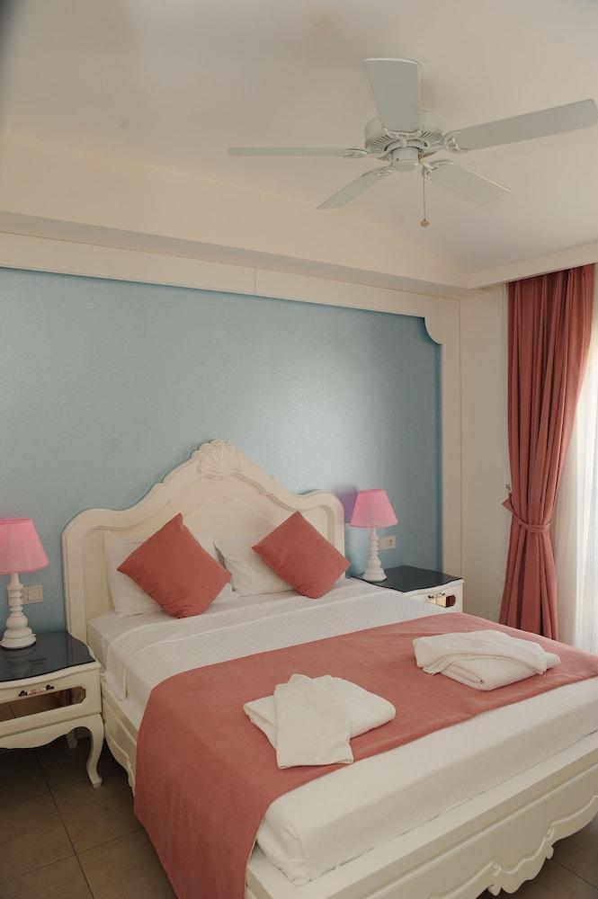 Montebello Deluxe Otel