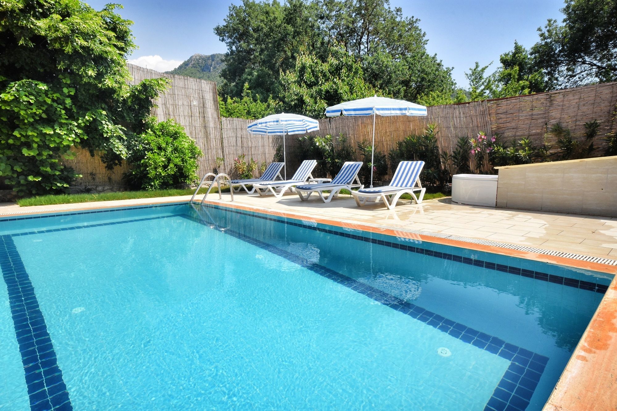Kay8300 Arican 3 Bedrooms *