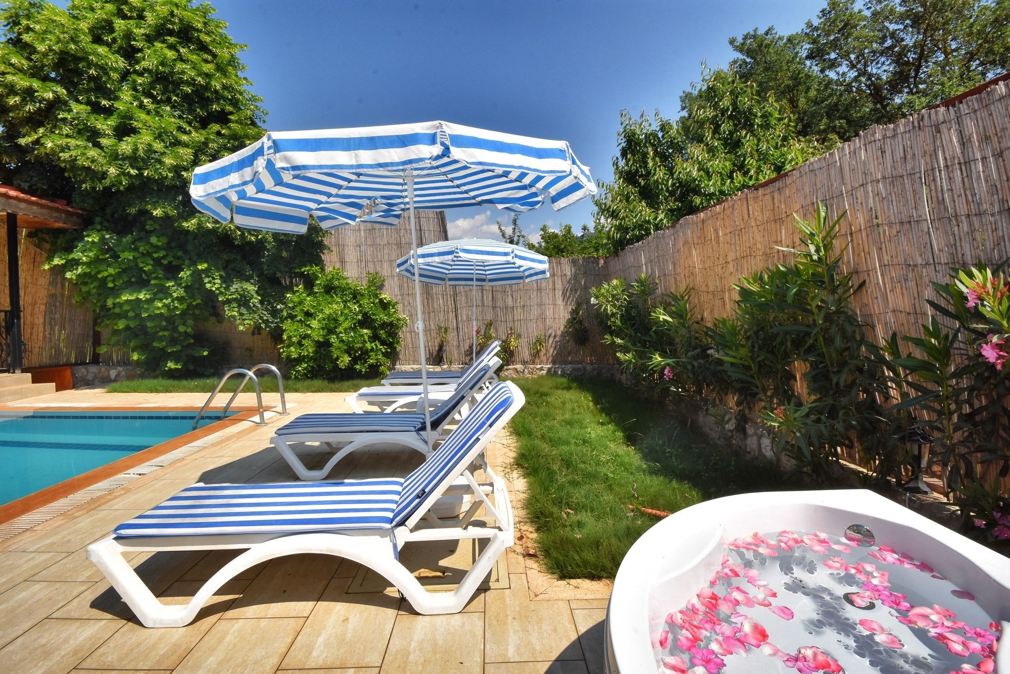Kay8300 Arican 3 Bedrooms *