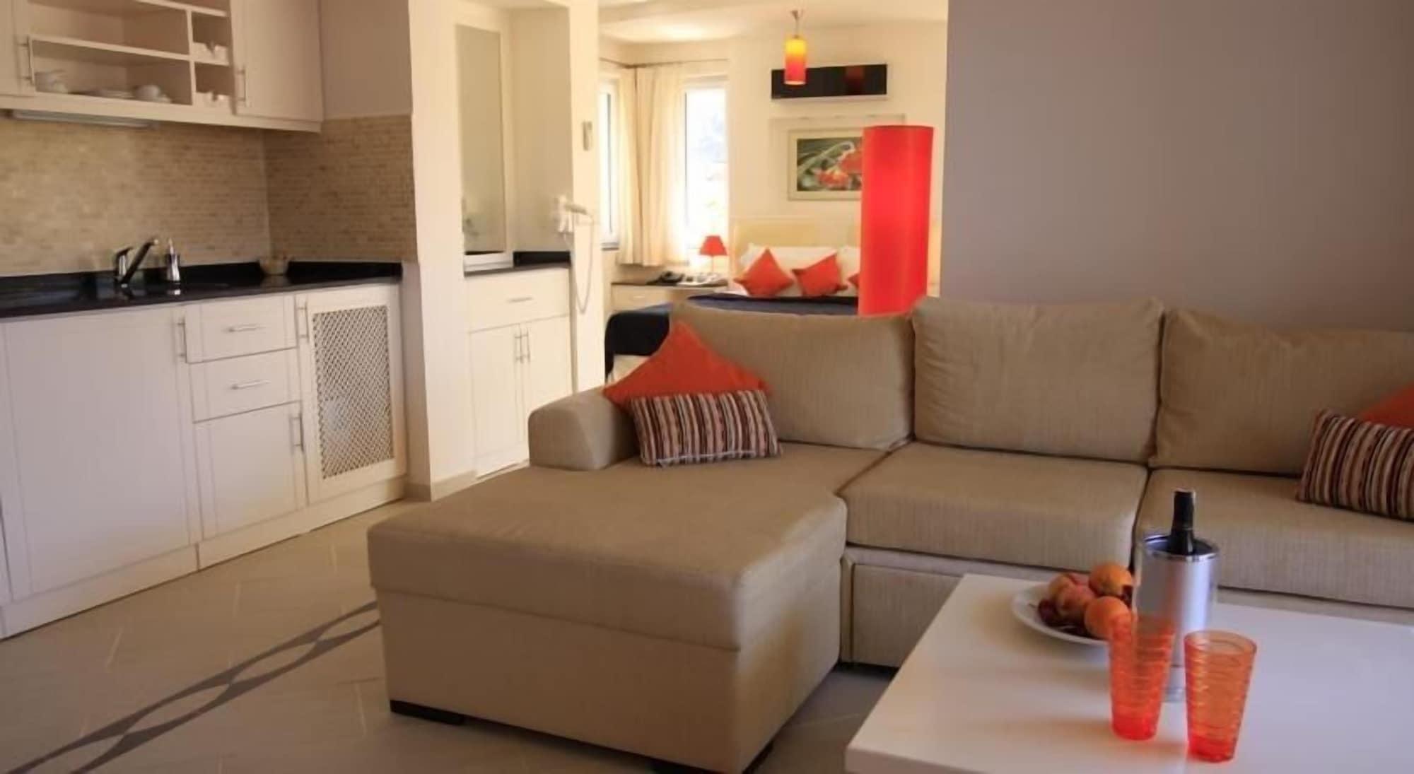 Golden Life Heights Deluxe - Adult Only Otel 4*