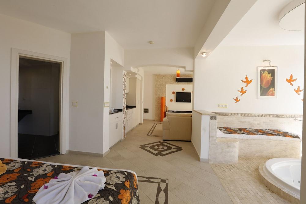 Otel Golden Life Heights Deluxe - Adult Only 4*
