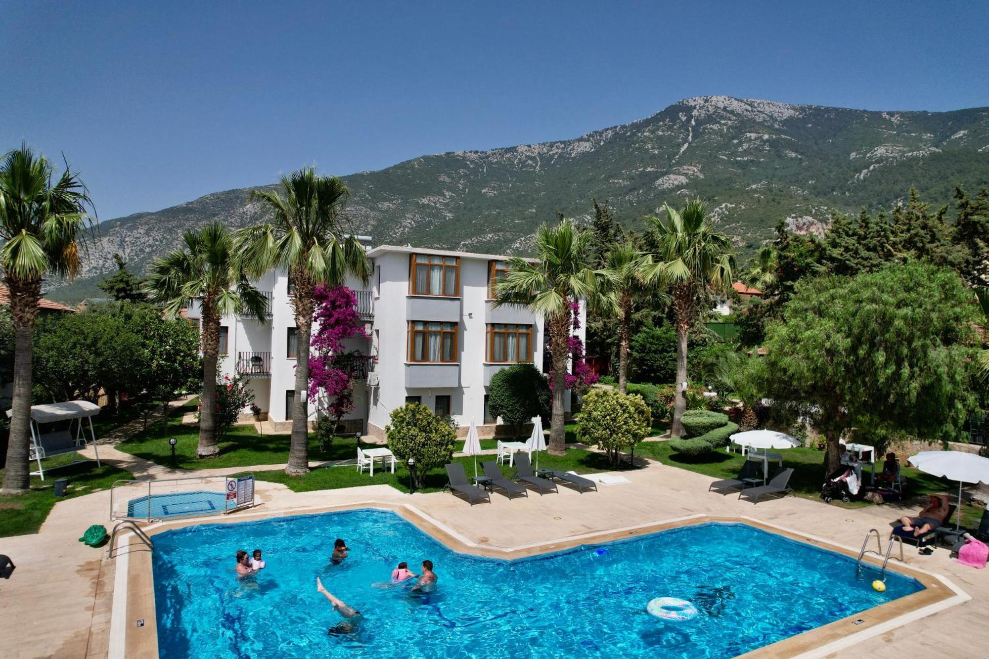 Carrington Hotel 4*