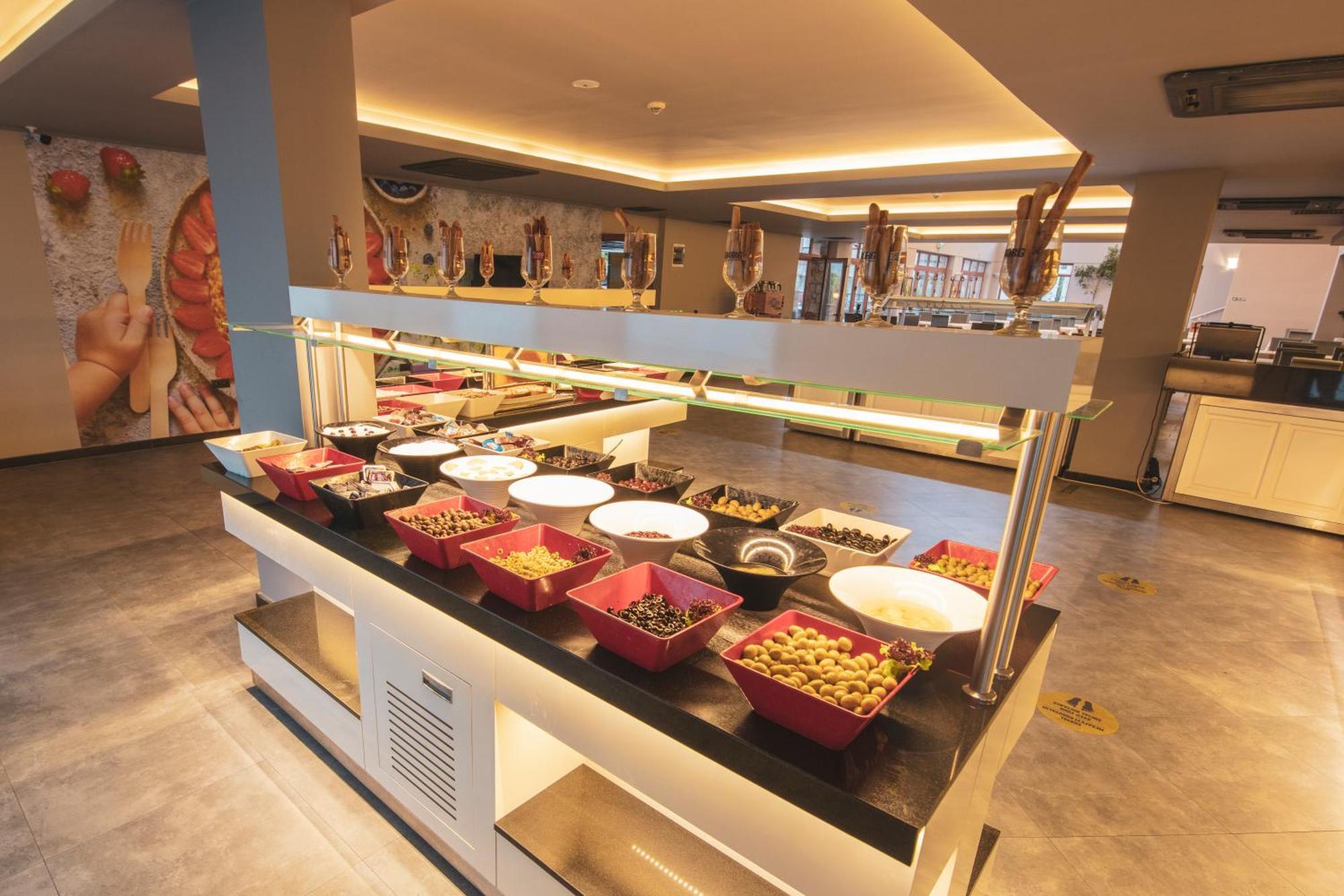 Orka World & Aquapark Otel