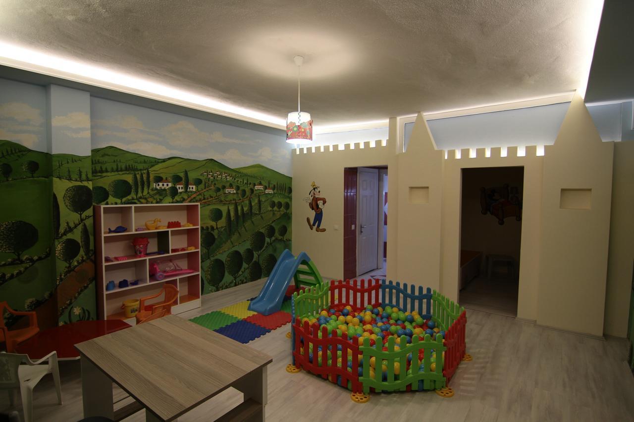 Hotel Daisy Garden 3*