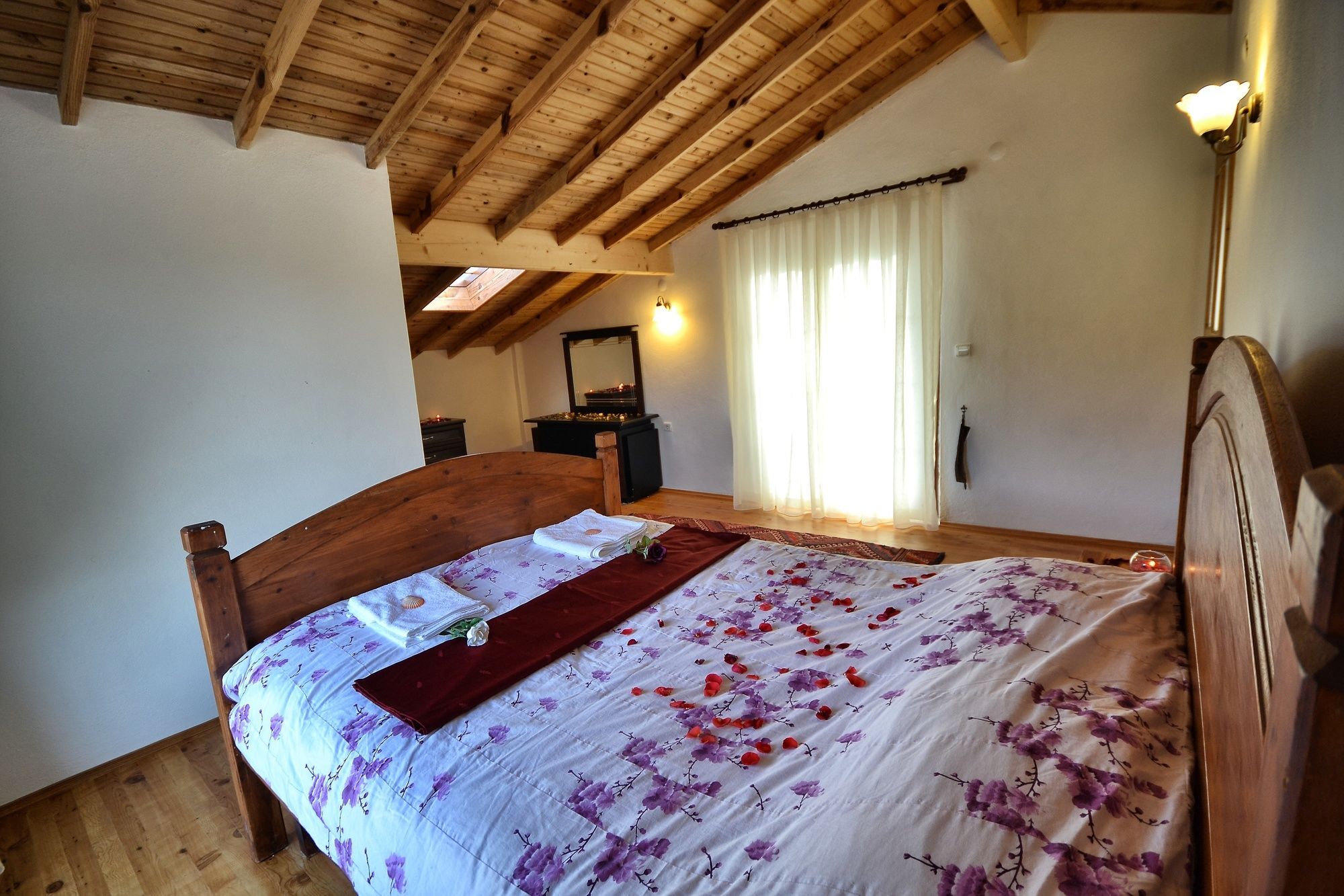 Kay4300 Teo1 2 Bedrooms *